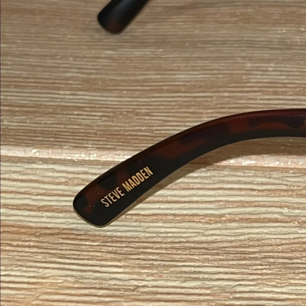 Steve Madden Bosco Tortoise Shell Sunglasses EUC